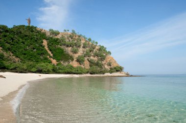 Dili 'deki Cristo Rei Sahili' nin tropik egzotik cennet manzarası, Timor Leste