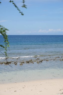 Dili 'deki Cristo Rei Sahili' nin tropik egzotik cennet manzarası, Timor Leste.