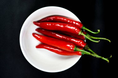 Red Hot Chili Peppers, Karanlık arka planda izole edilmiş bir şekilde sahada servis edildi. Üst Görünüm