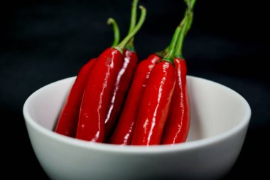 Red Hot Chili Peppers, Karanlık arka planda izole edilmiş bir şekilde sahada servis edildi. Üst Görünüm