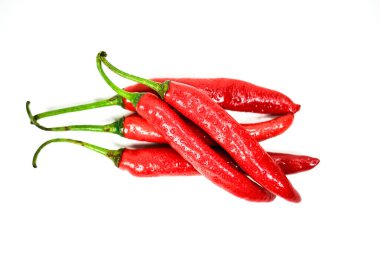 Red Hot Chili Peppers Damlacığı beyaz arkaplanda izole edilmiş su, kırpma yolu, tam derinlik