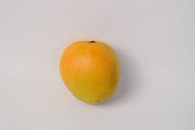 Mangga Gedong Gincu. Majalengka 'dan veya Majalengka, Batı Java' dan tropik Endonezya Mangosu. Mango Gedong Gincu, mis kokulu ve tatlıdır. Mango Beyaz Arkaplanda İzole Edildi