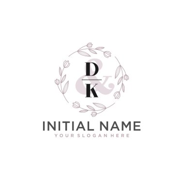 Bu logo seti, biri modern geometrik çerçeveli, iki adet yaratıcı ilk tasarım içerir.