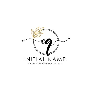 Botanik ve Minimalist Tasarımlı El Yazısıyla CQ İlk Logosu