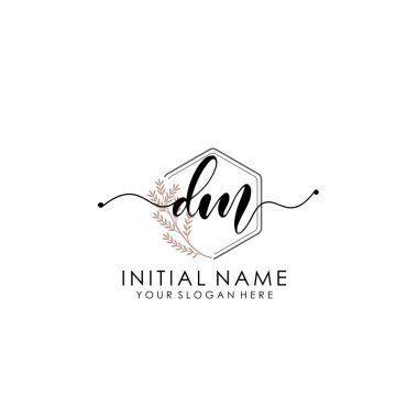 Botanik ve Minimalist Tasarımlı El Yazısıyla DM İlk Logo