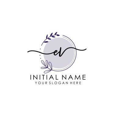 Botanik ve Minimalist Tasarımlı El Yazısıyla EV İlk Logo