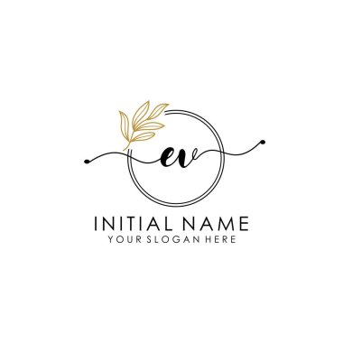 Botanik ve Minimalist Tasarımlı El Yazısıyla EV İlk Logo