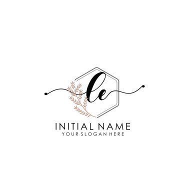 Botanik ve Minimalist Tasarımlı el yazısıyla LE İlk Logosu
