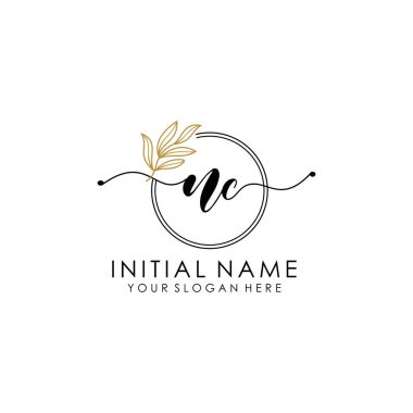 Botanik ve Minimalist Tasarımlı El Yazısıyla NC İlk Logosu