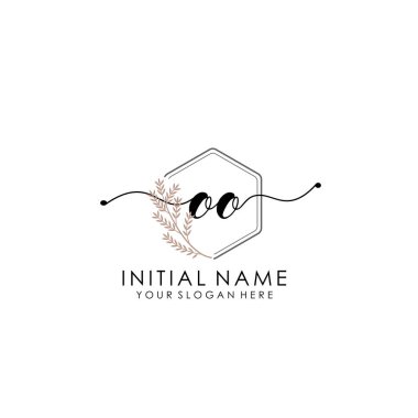 Botanik ve Minimalist Tasarımlı El Yazısıyla OO İlk Logosu