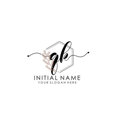 Botanik ve Minimalist Tasarımlı El Yazısıyla QK İlk Logosu