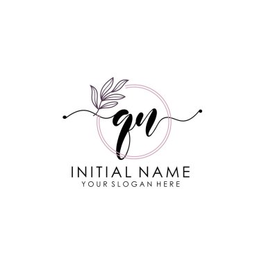 Botanik ve Minimalist Tasarımlı El Yazısıyla QN İlk Logosu