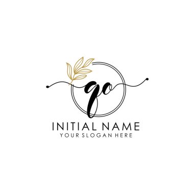 Botanik ve Minimalist Tasarımlı El Yazısıyla QO İlk Logosu
