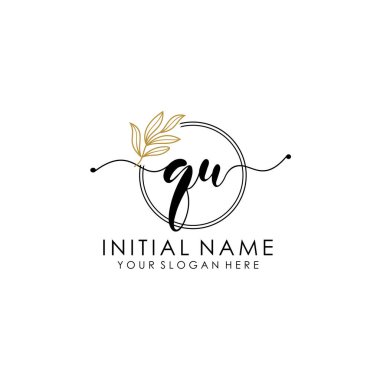 Botanik ve Minimalist Tasarımlı El Yazısıyla QU İlk Logosu