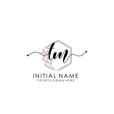 Botanik ve Minimalist Tasarımlı El Yazısıyla TM İlk Logosu