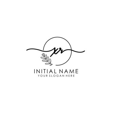 Botanik ve Minimalist Tasarımlı El Yazısıyla XS İlk Logosu