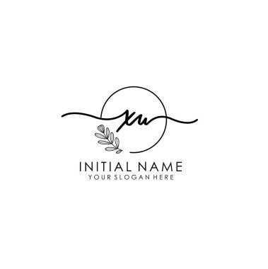 Botanik ve Minimalist Tasarımlı El Yazısıyla XU İlk Logosu