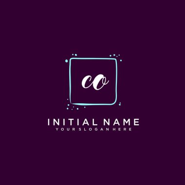 CO Monogramlı Modern Çiçek Baş Logosu