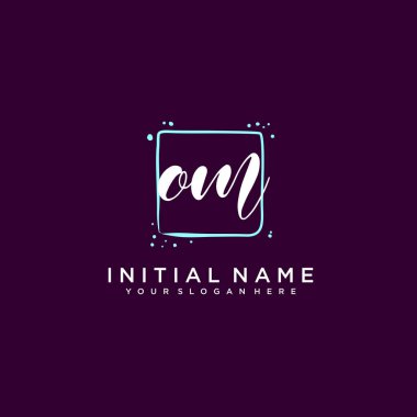 OM Monogramlı Modern Çiçek Baş Logosu