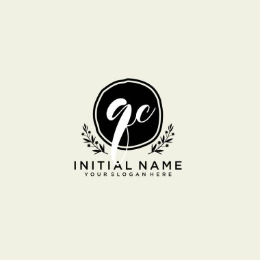 QC Monogramlı Modern Çiçek Baş Logosu