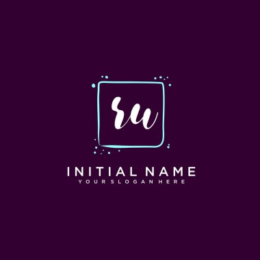 RU Monogramlı Modern Çiçek Baş Logosu