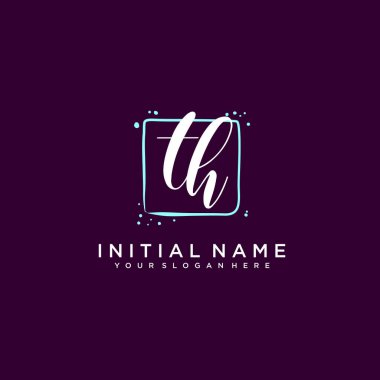 TH Monogramlı Modern Çiçek Baş Logosu