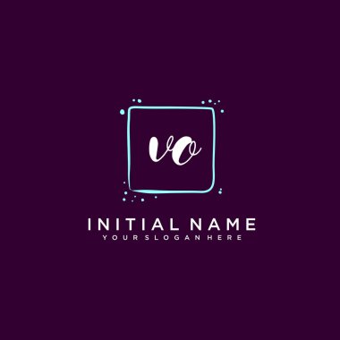 VO Monogramlı Modern Çiçek Baş Logosu
