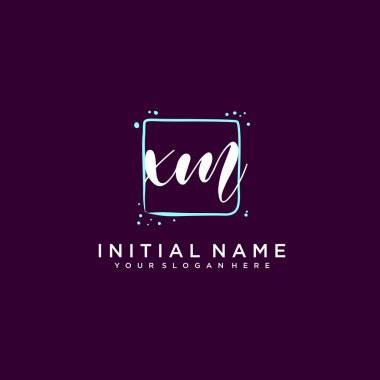 XM Monogramlı Modern Çiçek Baş Logosu