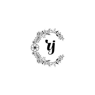 Çiçek Monogramı RJ Koleksiyonu Tasarladı