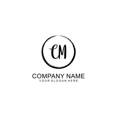 Çember ve Tüy Elementleri ile El Yazısıyla CM İlk Logosu