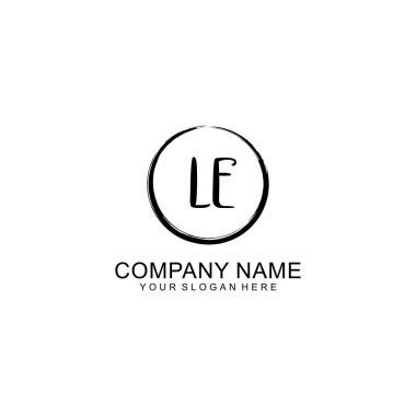 Çember ve Tüy Elementleri ile el yazısıyla yazılmış LE İlk Logosu