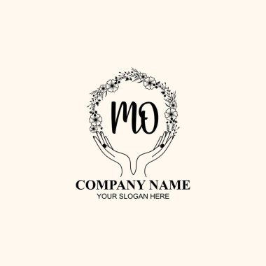 Çiçek El Yazısı Doğa ve El Elementleri ile İlk Logo Yöntemi