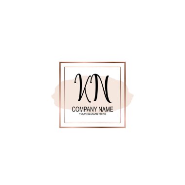 Yumuşak Aksanlı Minimalist El Yazısı KN İlk Logoları