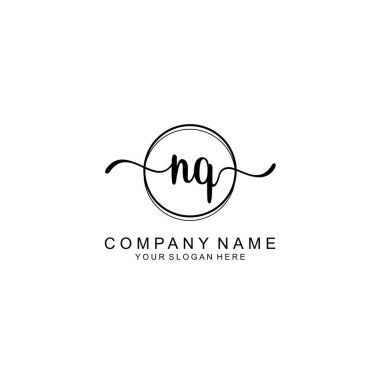 Markalaşma için NQ Minimalist El Yazıları Logosu Tasarımı