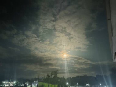 Şehrin güzel gece manzarası