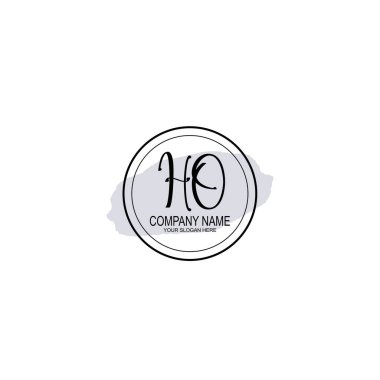 Çiçek ve Minimalist Dokunuşlu Zarif HO El Yazısı Logosu