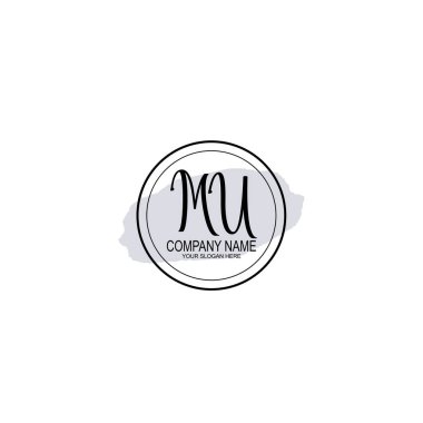 Çiçek ve Minimalist Dokunuşlu Zarif MU El Yazısı Logosu