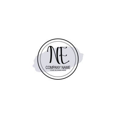 Çiçek ve Minimalist Dokunuşlu Zarif NE El Yazısı Logosu