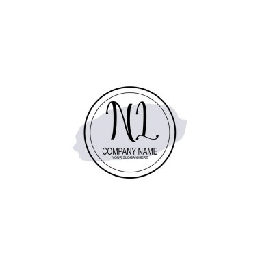 Çiçek ve Minimalist Dokunuşlu Zarif NL El Yazısı Logosu