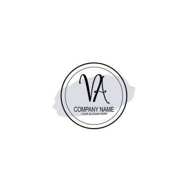 Çiçek ve Minimalist Dokunuşlu Zarif Gazi El Yazısı Logosu