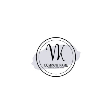 Çiçek ve Minimalist Dokunuşlu Zarif VK El Yazısı Logosu