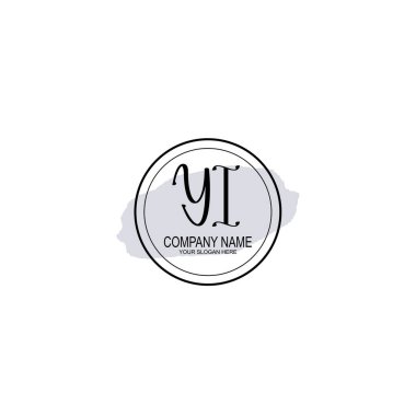 Çiçek ve Minimalist Dokunuşlu Zarif YI El Yazısı Logosu