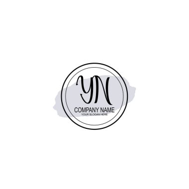 Çiçek ve Minimalist Dokunuşlu Zarif YN El Yazısı Logosu