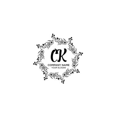 Klasik Çiçek Monogramı CK Zarif Çerçeve Tasarımı