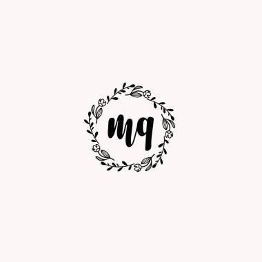 El Yazısı Biçimli Zarif Çiçek Monogramı Logosu MQ