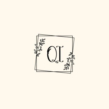 Klasik Çiçek Monogram QI ve Zarif Çerçeve Tasarımı