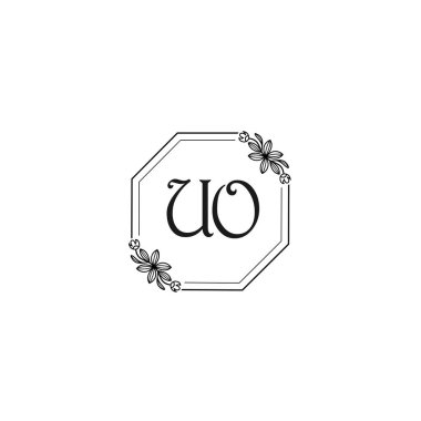 Klasik Çiçek Monogramı: Zarif Çerçeve Tasarımı UO