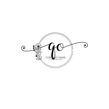 QO Monogram ile Zarif Çiçek Baş Logosu Tasarımı