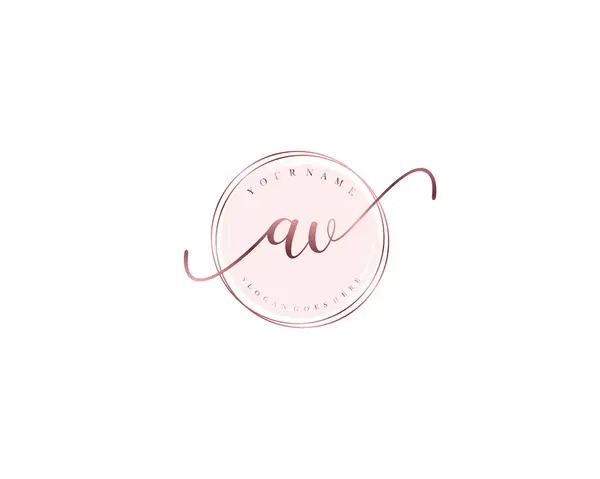 Çiçek ve Minimalist Elementlerle AV El Yazısı Logosu