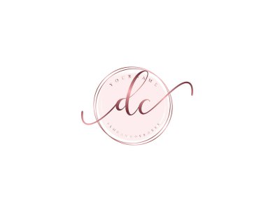 Çiçek ve Minimalist Elementlerle DC El Yazısı Logosu